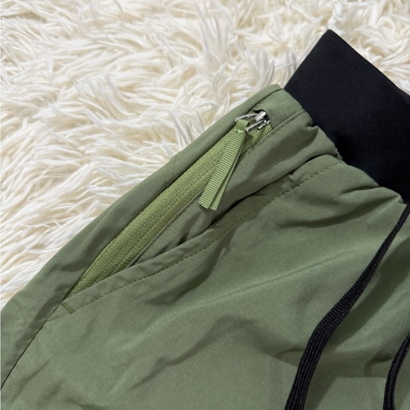 Men’s Green and Black Athletic Shorts with Drawstring Waist Size L - Picture 4 of 5